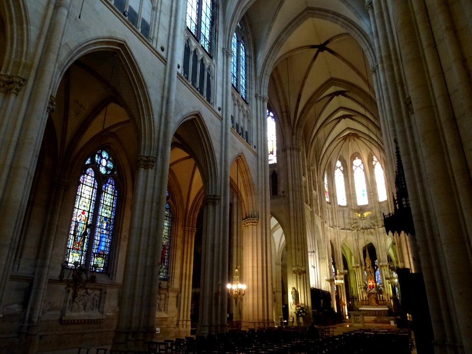 Nef, basilique Sainte-Clotilde, 23 bis rue las Cases, 7e a… 
