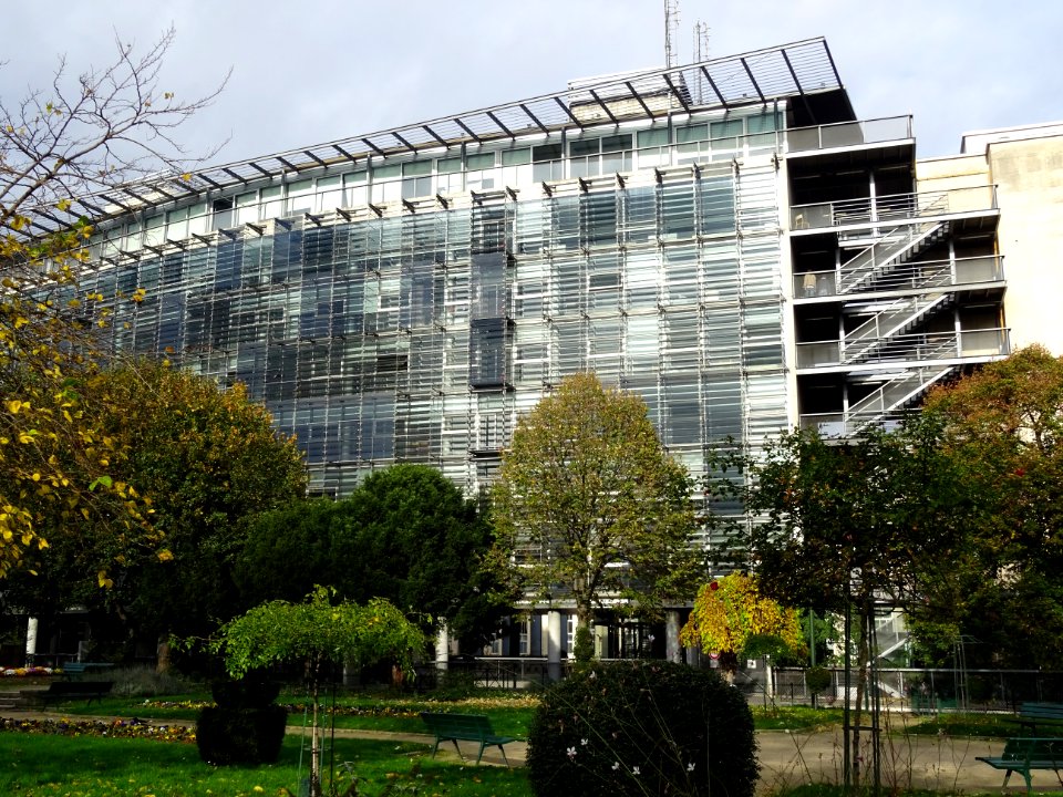 Square Robert Schuman, et immeuble au 8 avenue de Pologne,… 