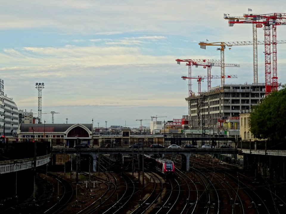 Voies de la gare Saint Lazare, au niveau de la Gare du Pon… 
