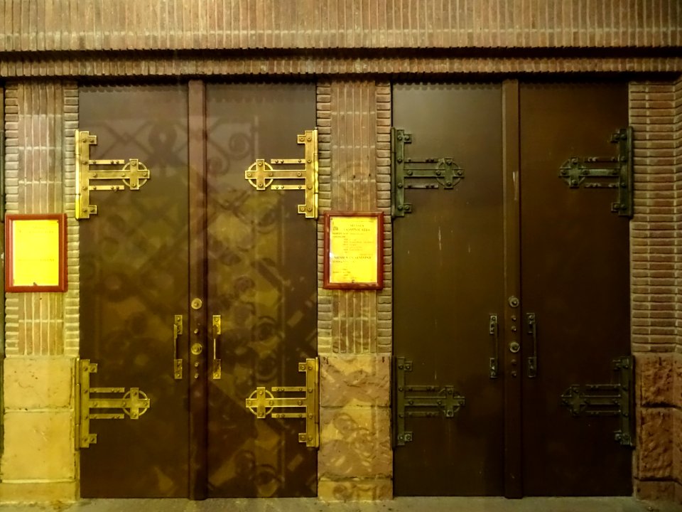 Portes d'entrée de l'église Sainte-Odile de Paris, 2 avenu… 