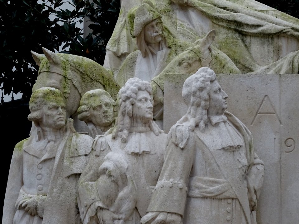 Monuments aux morts, place Hubert Monmarché, 15e arr., Par… 