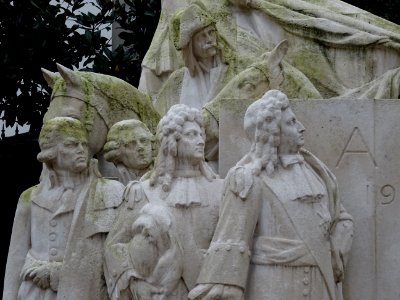 Monuments aux morts, place Hubert Monmarché, 15e arr., Par… 