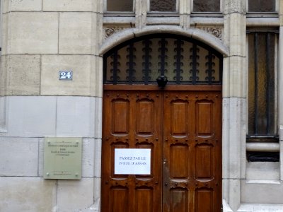 Porte de l'Institut Ccatholique de Paris, Faculté de Scien… 