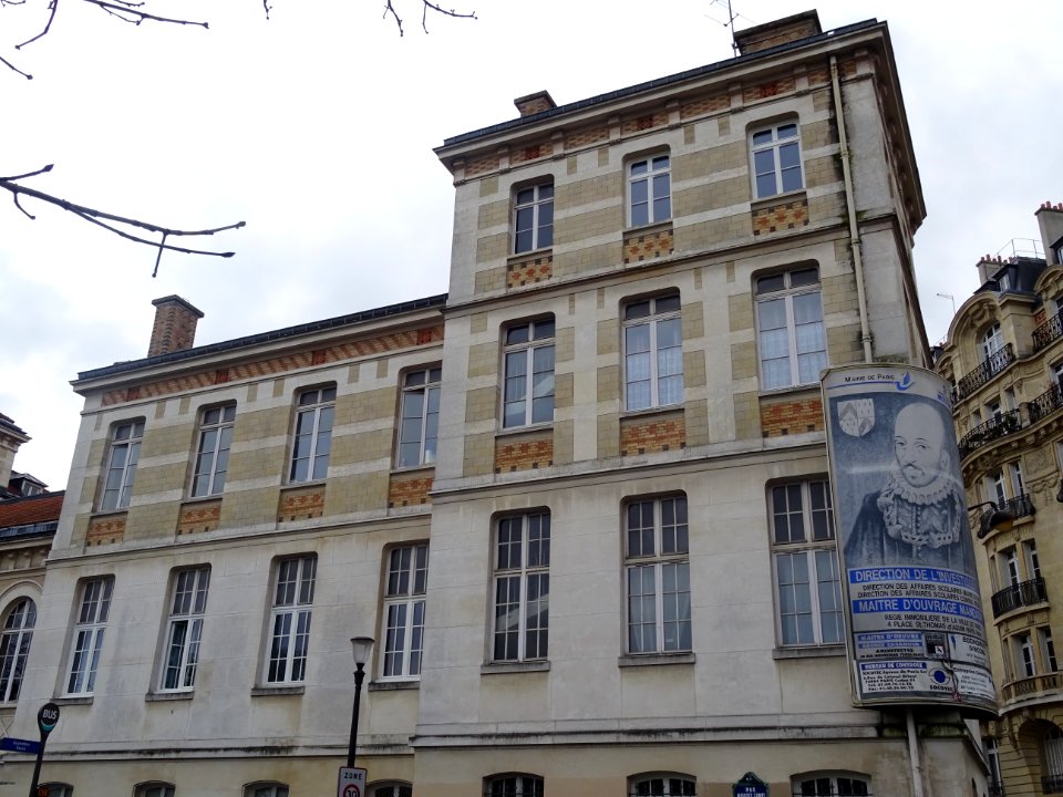 Immeuble à l'angle de la rue Auguste Comte, 6e arr., Paris… 