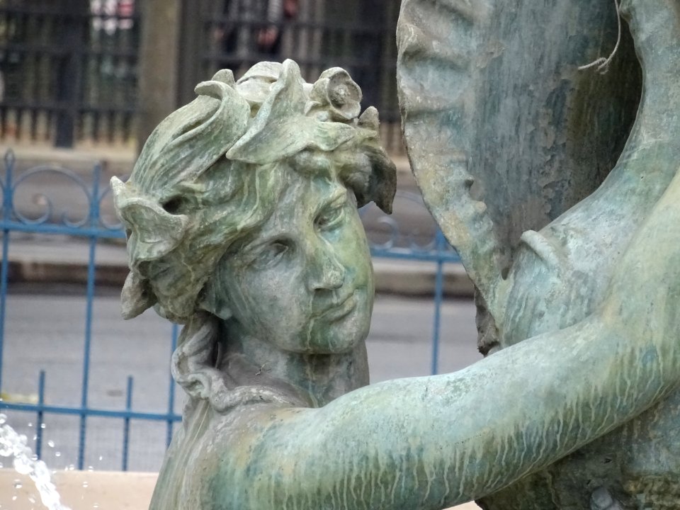 La fontaine du bassin Soufflot, sur la place Edmond Rostan… 