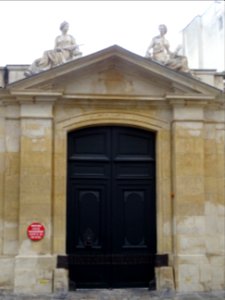 Porte et statues, Hôtel de Montpensier, 6 rue de Tournon, … 