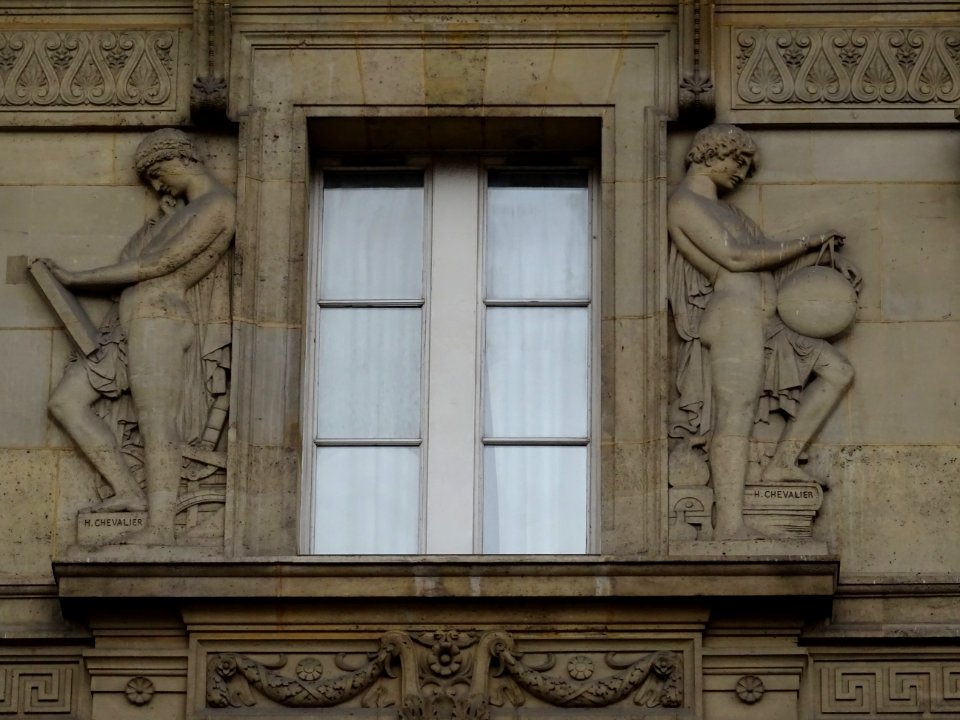 Détail de la façade du lycée Saint-Louis, au 40 boulevard … 