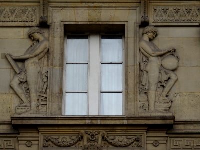 Détail de la façade du lycée Saint-Louis, au 40 boulevard … 