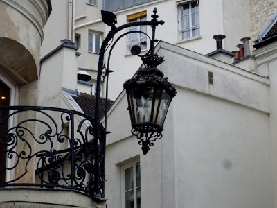 Lampadaire, à l'angle de la rue de Grenelle et de la rue d… 