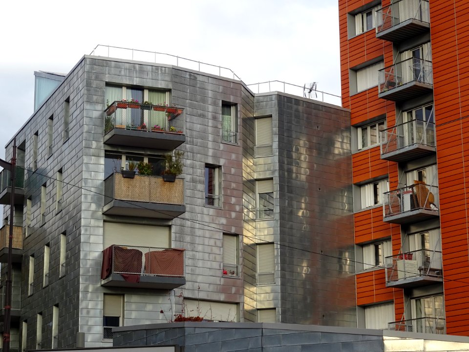 Immeubles, au 32 avenue de la Porte de Saint-Ouen, 17e arr… 