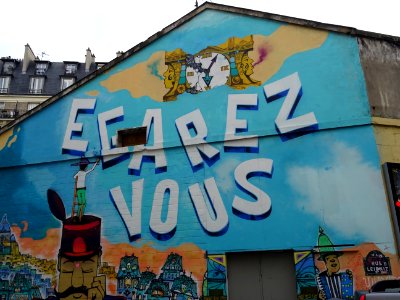 Fresque murale Egarez vous , à l'angle de la rue Leibniz… photo