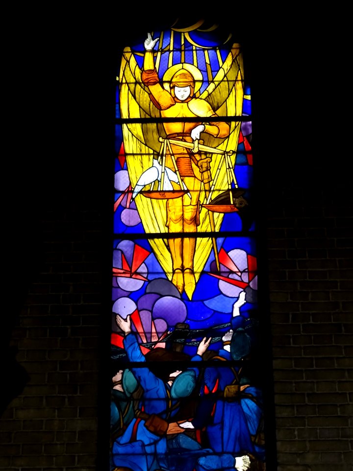 Vitrail, église Saint-Michel des Batignolles, place Saint-… 