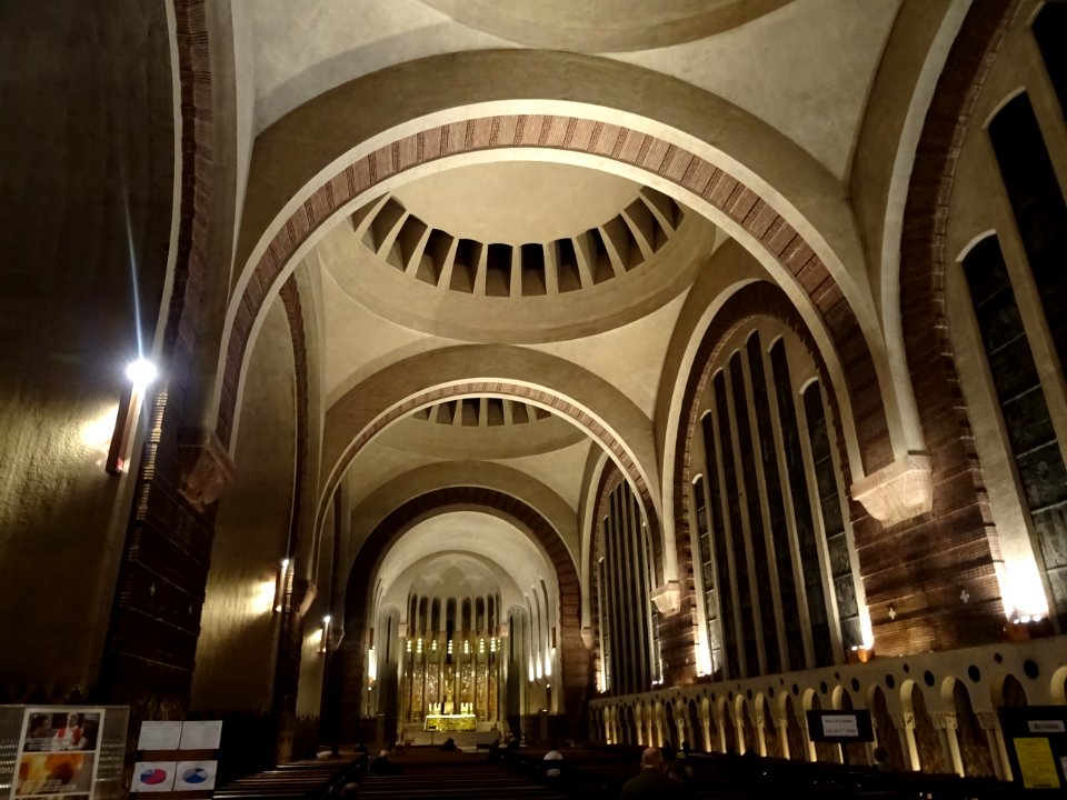Nef, église Sainte-Odile de Paris, 2 avenue Stéphane Malla… 