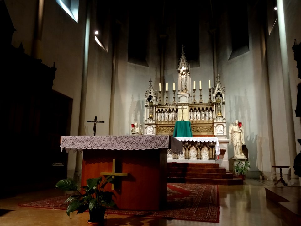 Choeur et autel, église nouvelle Saint François de Sales, … 