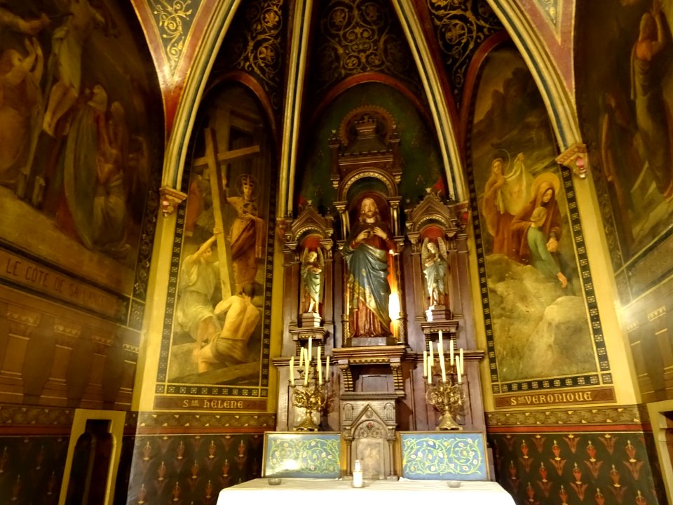 Autel et fresques, église nouvelle Saint François de Sales… 