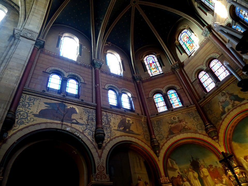 Plafond, fresques et vitraux, église Saint-Clodoald, Saint… 
