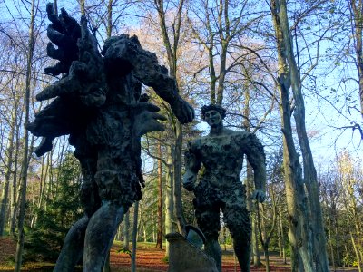 Statues de deux géants, Le Défi du Soleil par Gérard Gar… 