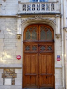 Porte de l'immeuble, au 6 bis avenue de Villars, 7e arr., … 