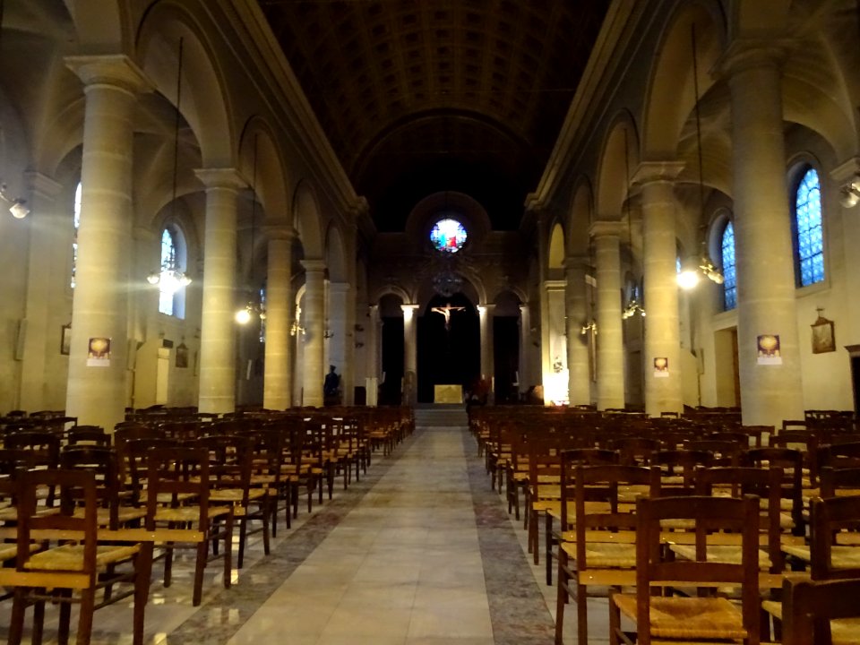 Nef de l'église Saint-Pierre-du-Gros-Caillou, 92 rue Saint… 