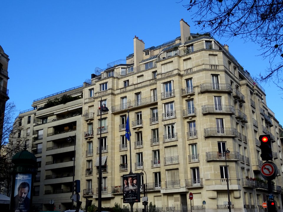 Immeuble à l'angle de la rue d'Ankara et de l'avenue du Pr… 