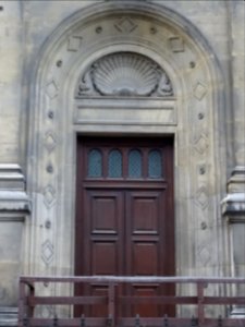 Porte latérale de l'église Saint-François-Xavier, place du… 