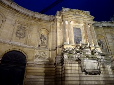 La fontaine des Quatre-Saisons est une fontaine monument… photo