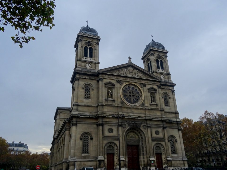 Eglise Saint-François-Xavier, place du Président-Mithouard… 