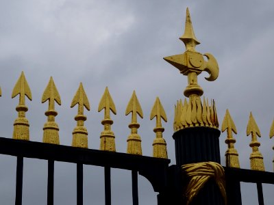 Détail de la grille, pointes dorées, de l'Ecole Militaire,… 