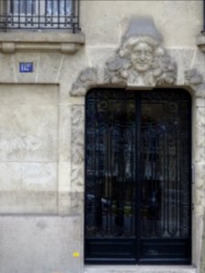 Porte de l'immeuble, au 112bis rue Mario Nikis, 15e arr., … 