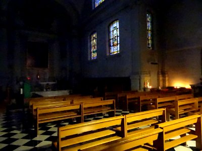Intérieur (dans le noir, sans flash) de la chapelle de l'É… 