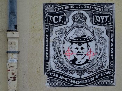 Affiche sur un mur à l'angle de l'avenue de Lowendal, 7e a… 