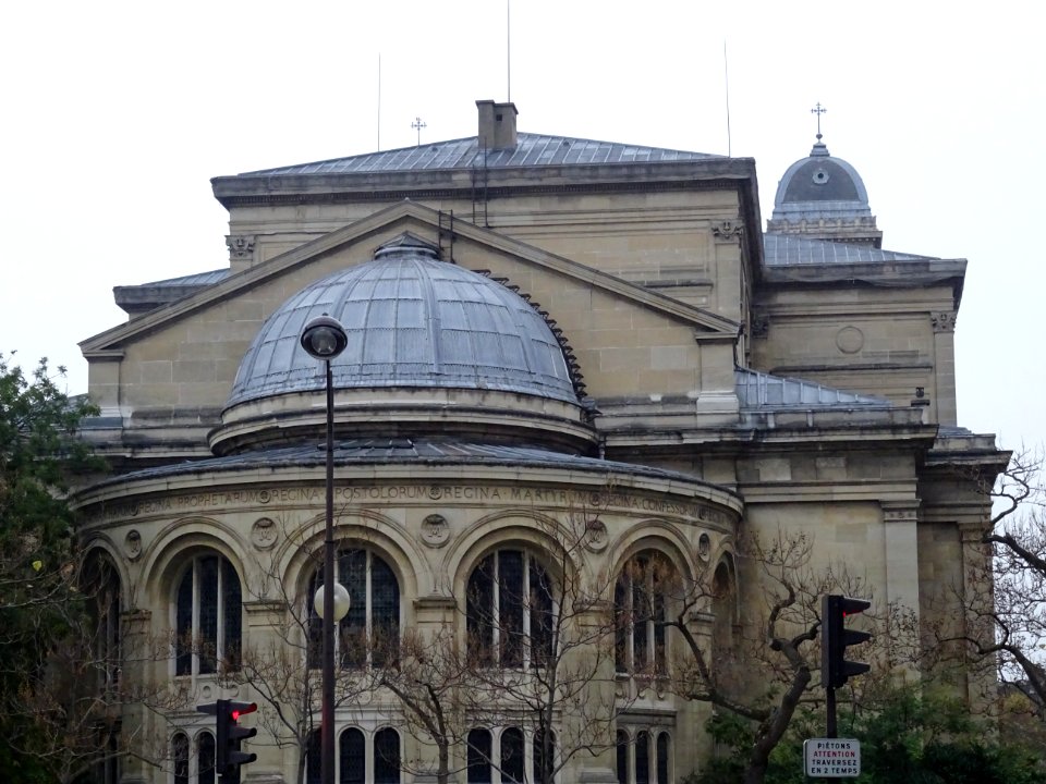 Eglise Saint-François-Xavier, place du Président-Mithouard… 