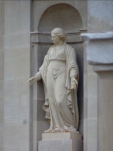 Statue, sur la façade de la chapelle de l'hôpital Laennec,… 