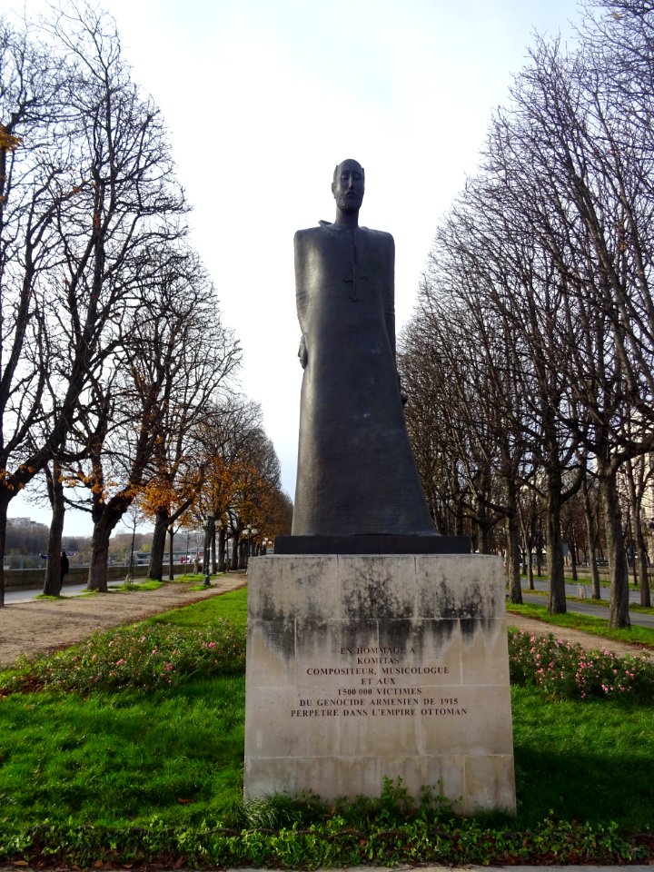 Statue En hommage à Komitas, compositeur, musicologue et … | Flickr