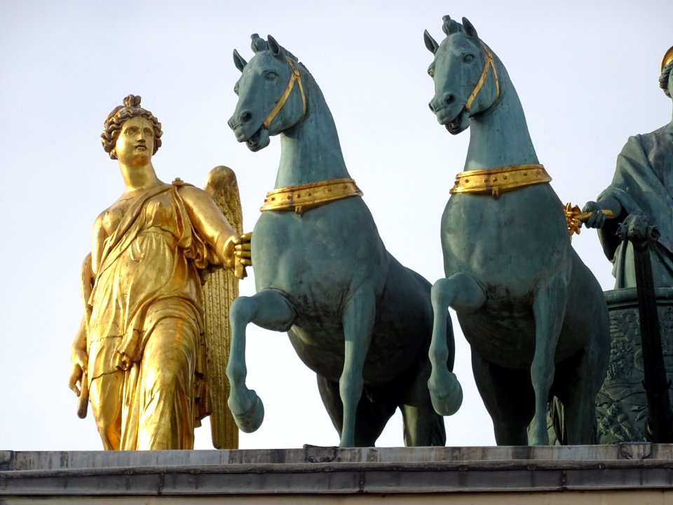 Au sommet de l'Arc de triomphe du Carrousel, La copie du q… 