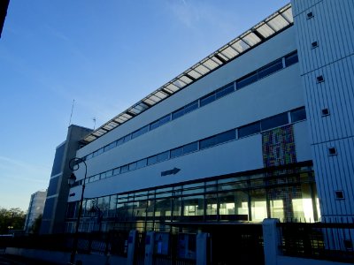 Collège Charles Gounod, en transparence dans la lumière du… 