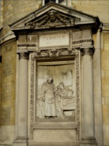 Monument en hommage à Stéphane Tarnier, obstétricien franç… 