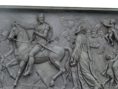 Bas-relief, sous la statue équestre d'Henri IV, sur le Pon… 