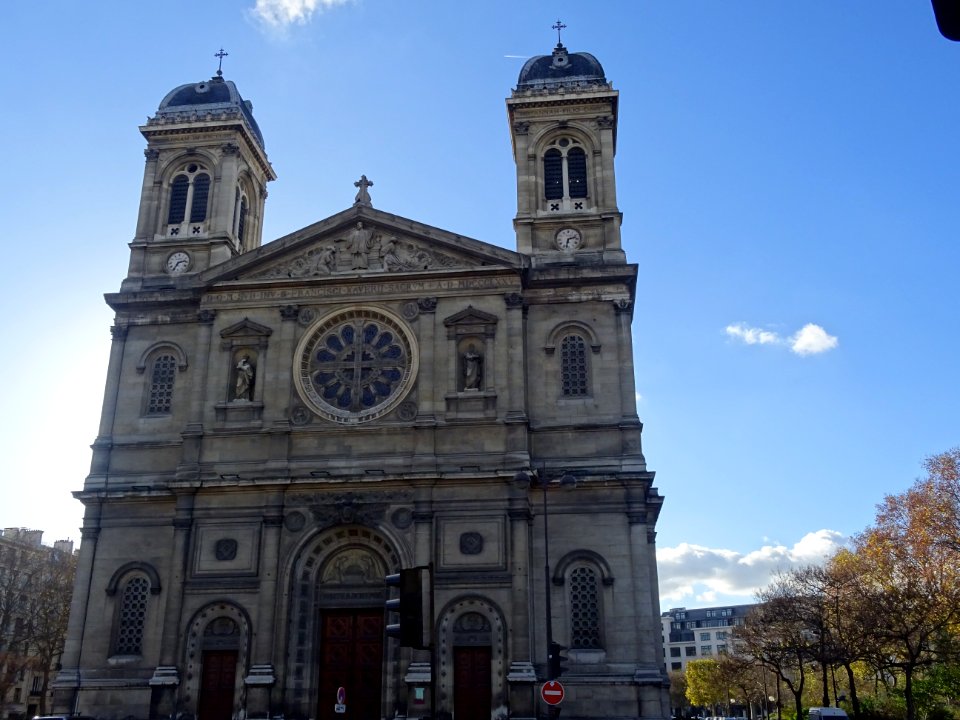 Eglise Saint-François-Xavier, place du Président-Mithouard… 