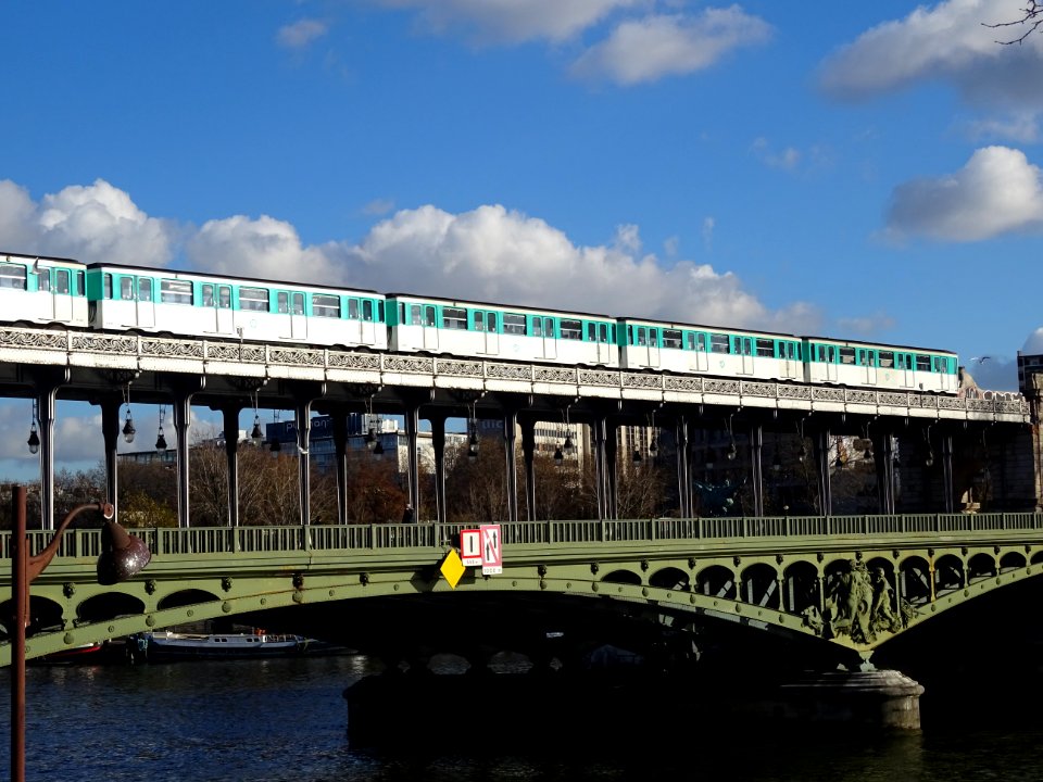 Pont de Bir-Hakeim et métropolitain aérien, entre 16e et 1… 