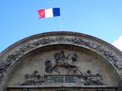 Entrée de l'Hôtel-des-Invalides, statue de Ludovicus Magnu… 