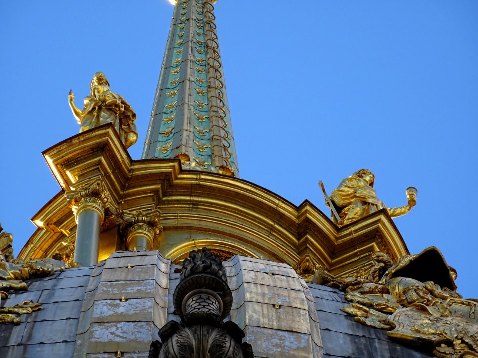 Détail du dôme de la cathédrale Saint-Louis-des-Invalides,… 