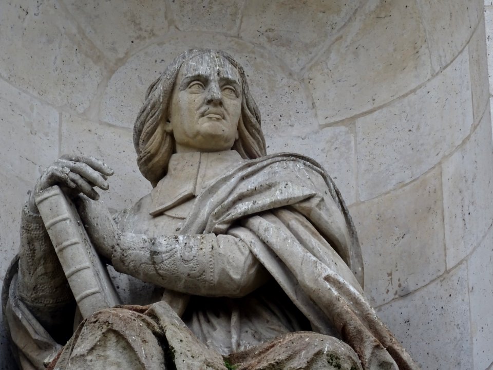 Statue de J. Bossuet évèque de Meaux, fontaine Saint-Sulpi… 