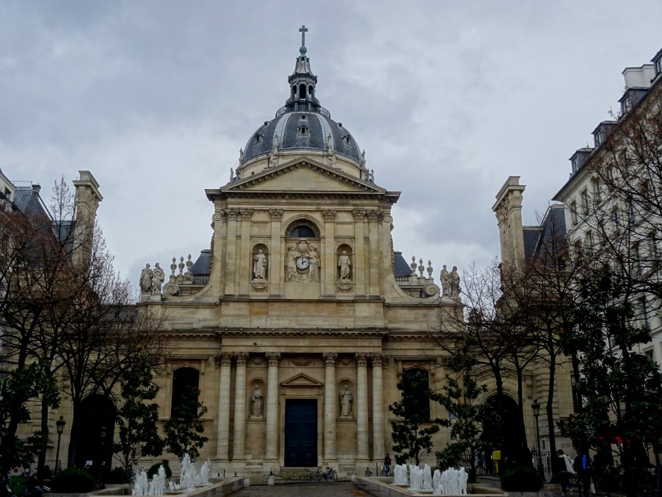 La chapelle Sainte-Ursule de la Sorbonne, place de la Sorb… 
