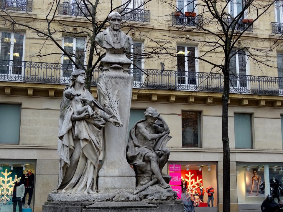 Statue Monument à Auguste Comte (1902) parJean-Antoine I… 