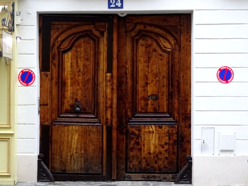 Portes d'immeuble, au 24 rue du Cherche-Midi, 6e arr., Par… 