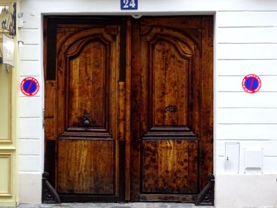 Portes d'immeuble, au 24 rue du Cherche-Midi, 6e arr., Par… 