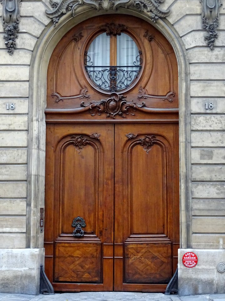 Porte de l'Hôtel de Marsilly, 18 rue du Cherche-Midi, 6e a… 
