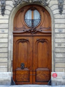 Porte de l'Hôtel de Marsilly, 18 rue du Cherche-Midi, 6e a… 
