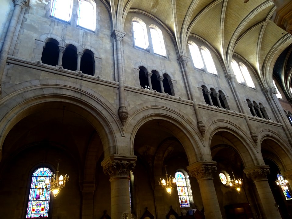 Nef et vitraux, église Saint-Clodoald, Saint-Cloud, Hauts-… 